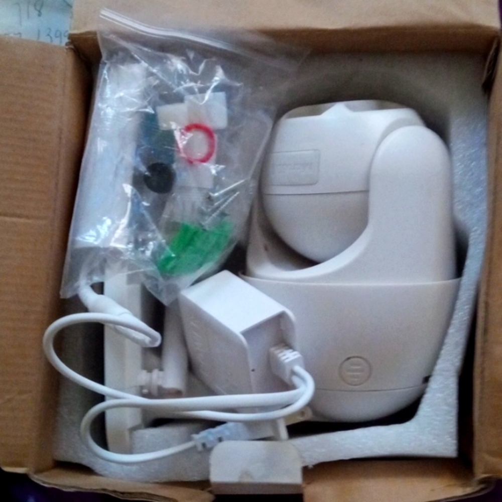 Wifi Smart camera in box not used use your phone it speaks wifi Icc camera.